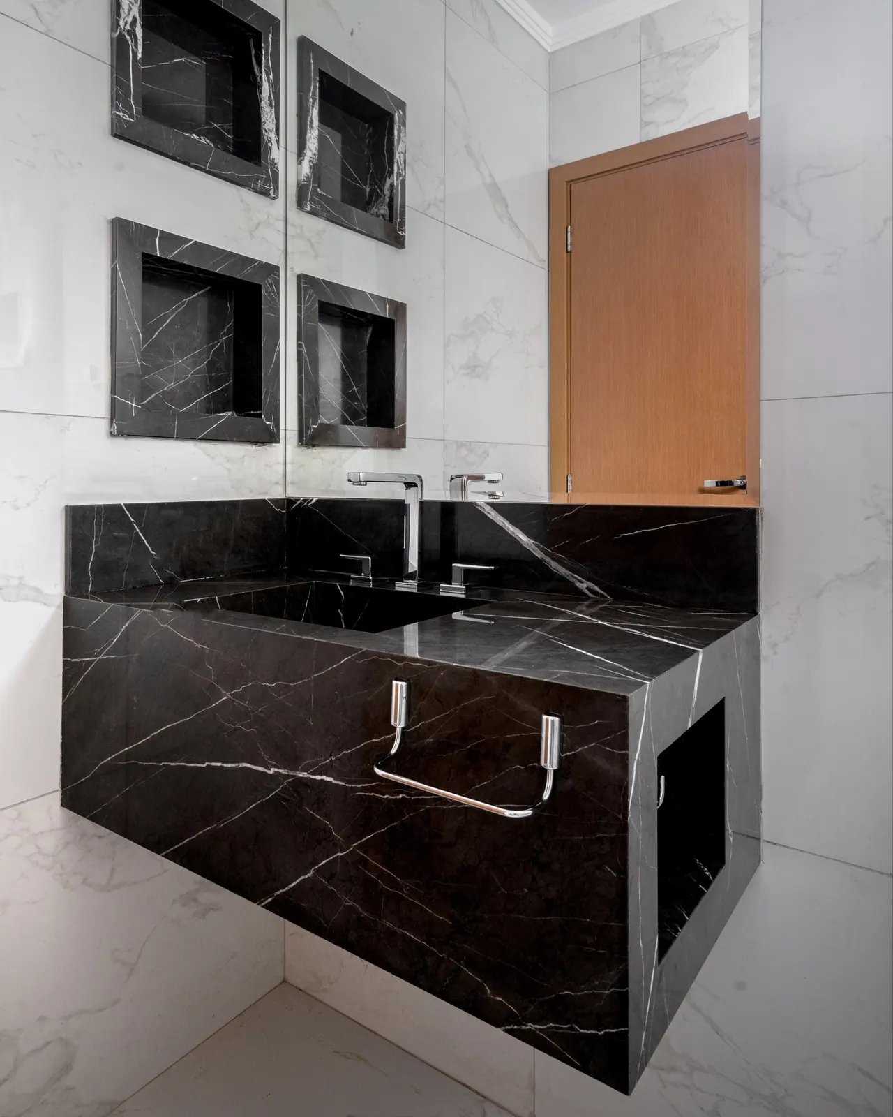Banheiros e lavabos: Mármore Nero Marquina