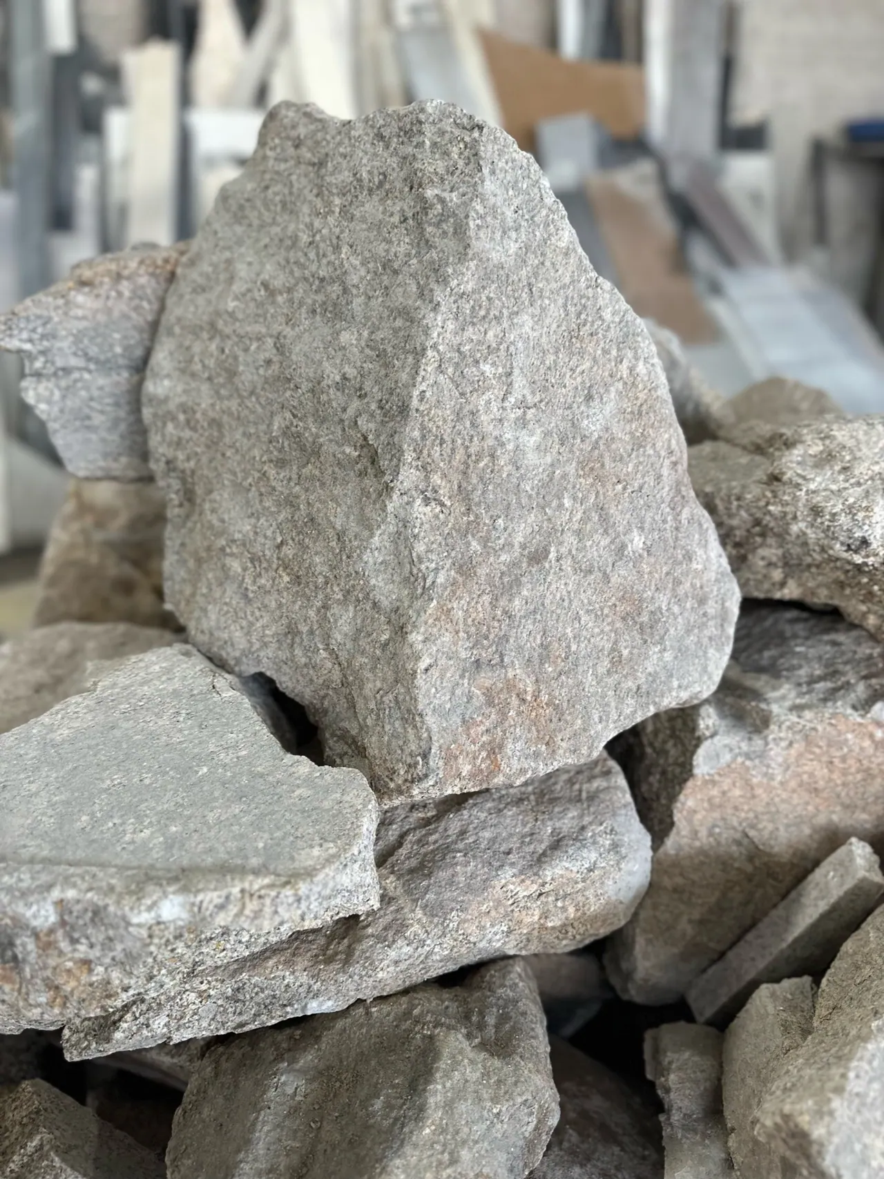 Pedra Moledo Travertino aplicado em ambiente
